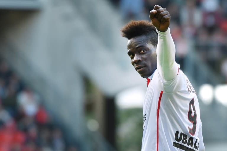 Nice's forward Mario Balotelli celebrates after scoring against Rennes on September 17, 2017 at Roazhon Park in Rennes, western France