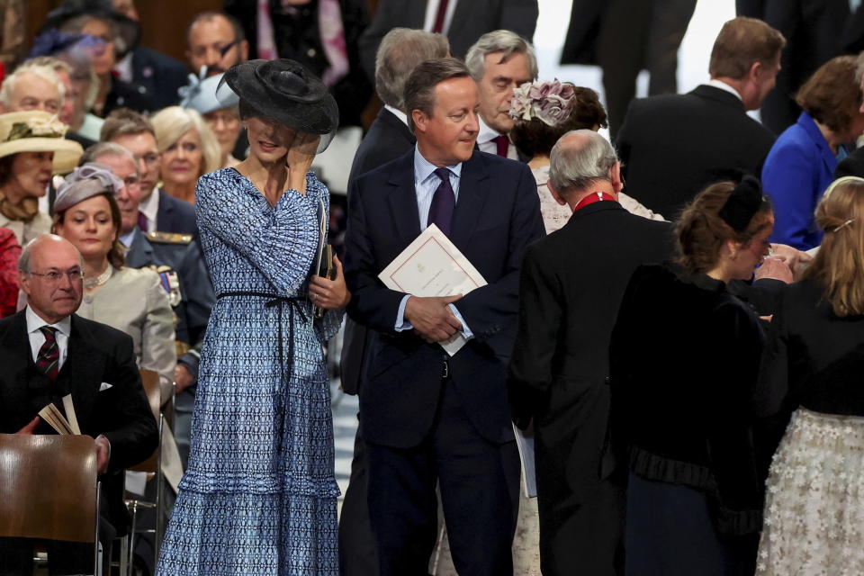 El ex primer ministro David Cameron y su esposa Samantha Cameron llegan a la misa de acción de gracias para la reina Isabel II en la Catedral de San Pablo en Londres el viernes 3 de junio de 2022 en el segundo de cuatro días de celebraciones por su Jubileo de Platino por sus 70 años de reinado. (Phil Noble/Pool photo vía AP)