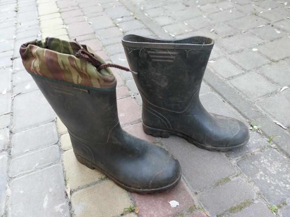 <div class="inline-image__caption"><p>A Russian soldier’s boots can be yours for $100 on eBay.</p></div> <div class="inline-image__credit">eBay</div>