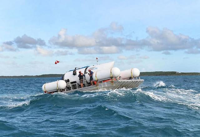 Logran recuperar los restos del submarino Titan encontrados tras su  implosión