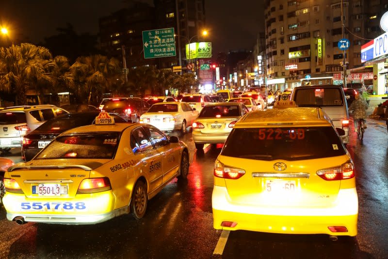 台北市汀洲路三段師大路口塞車狀況。（顏麟宇攝）