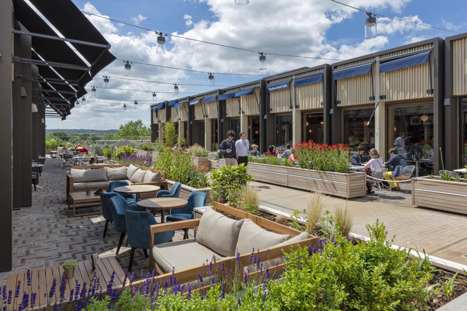 Roof terrace restaurant. Westgate Shopping Centre in Oxford, Oxford, United Kingdom. Architect: Chapman Taylor, 2018. (Photo by: Anthony Weller/View Pictures/Universal Images Group via Getty Images)