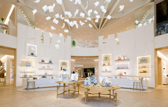 Dior Celebrates 30 Montaigne Store Reopening With Exclusive Handbag  Collection