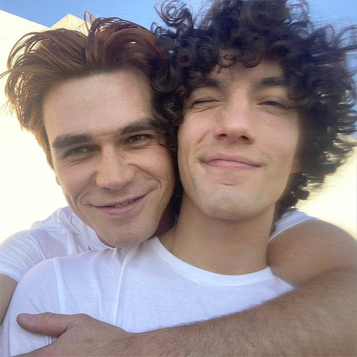 Jorge López y KJ Apa