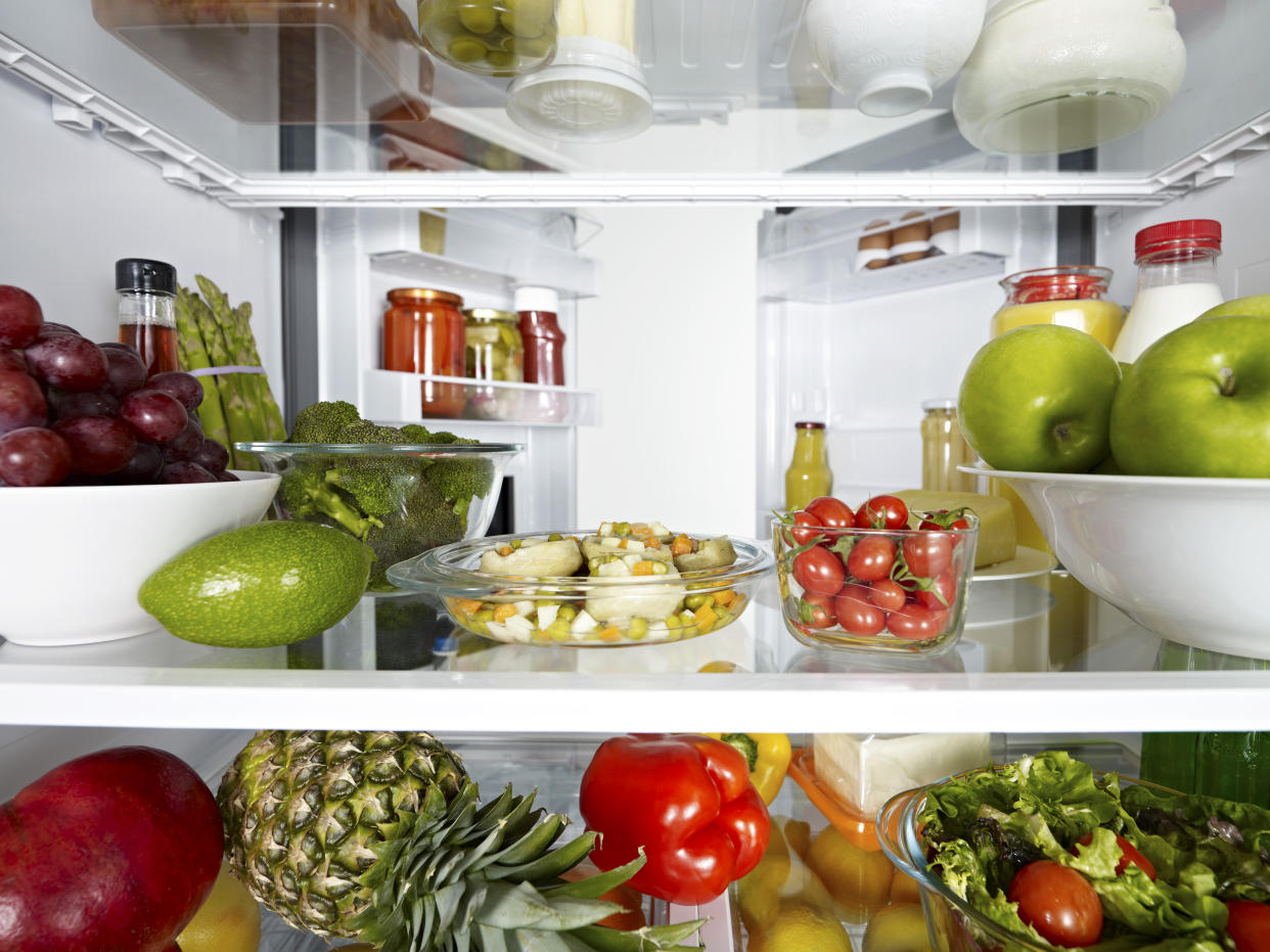 Mit einem Trick vermeidet man schlechte Gerüche im Kühlschrank (Symbolbild :Getty Images)