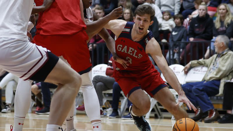 Saint Mary’s guard Augustas Marciulionis (3) drives towards the basket during the first half of the team’s NCAA college basketball game against Santa Clara in Santa Clara, Calif., Saturday, Jan. 13, 2024. 