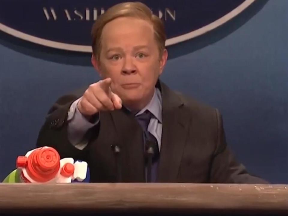 Saturday Night Live honours Sean Spicer in hilarious Melissa McCarthy tribute to outgoing press secretary