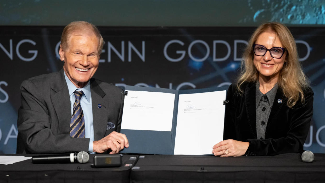  NASA Administrator Bill Nelson, left, and Minister of Innovation and Growth for Bulgaria, Milena Stoycheva, pose for a photo during an Artemis Accords signing ceremony, Thursday, Nov. 9, 2023, at the Mary W. Jackson NASA Headquarters building in Washington. 