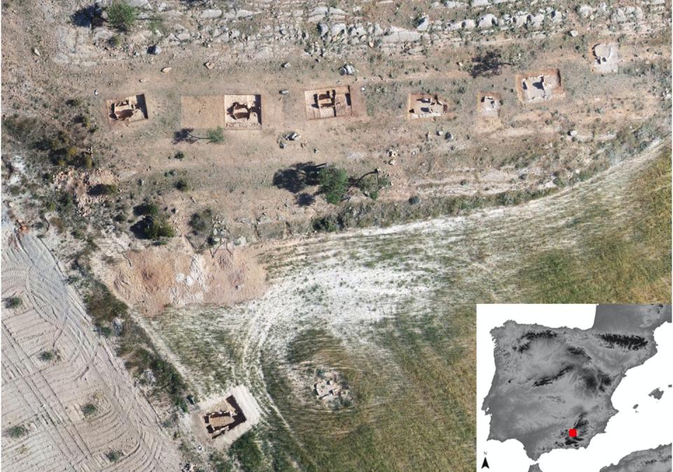 <span class="caption">Ortofotografía con la localización de las nueve tumbas excavadas en la necrópolis de Panoría.</span> <span class="attribution"><a class="link " href="https://mailchi.mp/ugr/ugrdivulga-hallan-los-restos-de-una-mujer-romana-enterrada-en-la-necrpolis-megaltica-de-panora-granada-que-fue-abandonada-2600-aos-antes-4895297?e=d75bc405a5" rel="nofollow noopener" target="_blank" data-ylk="slk:Universidad de Granada;elm:context_link;itc:0;sec:content-canvas">Universidad de Granada</a>, <span class="license">Author provided</span></span>