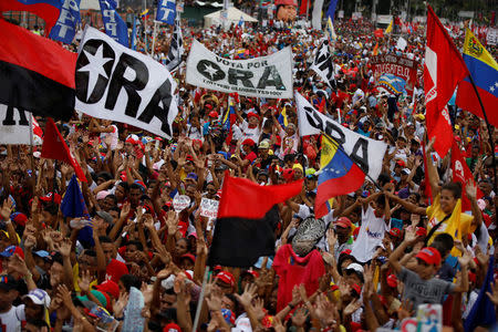 Supporters of Venezuela's President Nicolas Maduro attend his closing campaign rally in Caracas, Venezuela, May 17, 2018. REUTERS/Carlos Garcia Rawlins