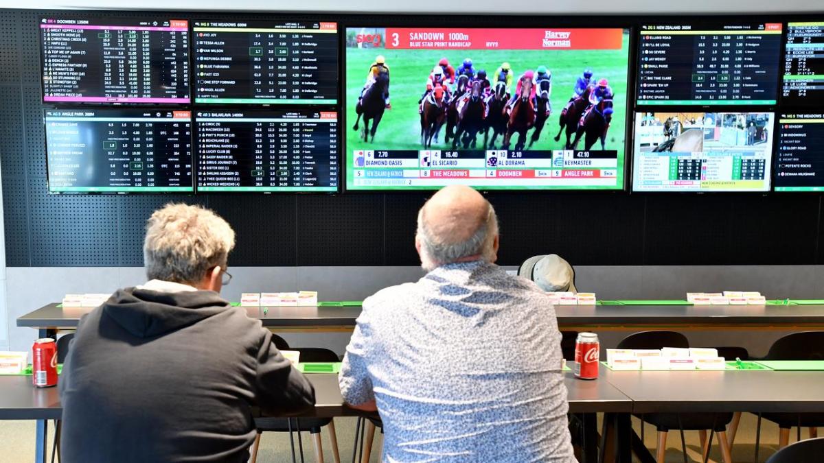 Status quo ‘unacceptable’ on gambling adverts, PM says