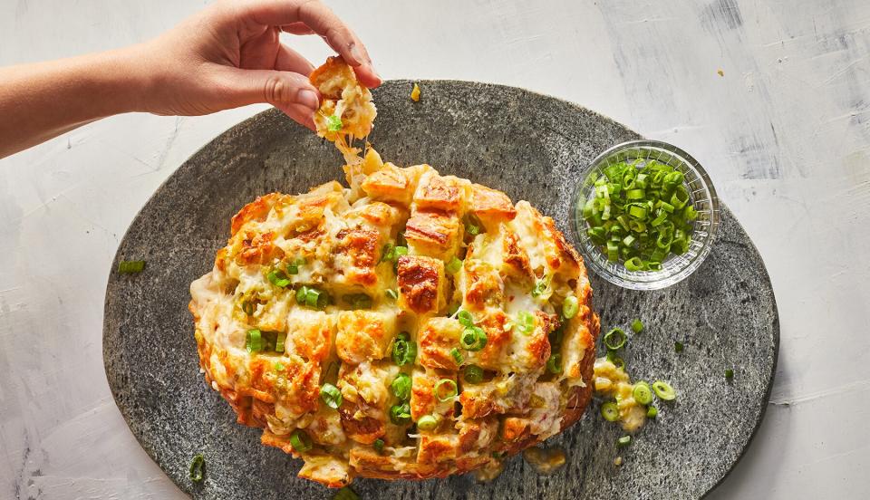 Cheesy Chile Pull-Apart Bread