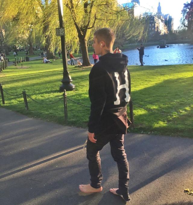 One Way Justin Bieber Could Have Avoided Walking Around Boston