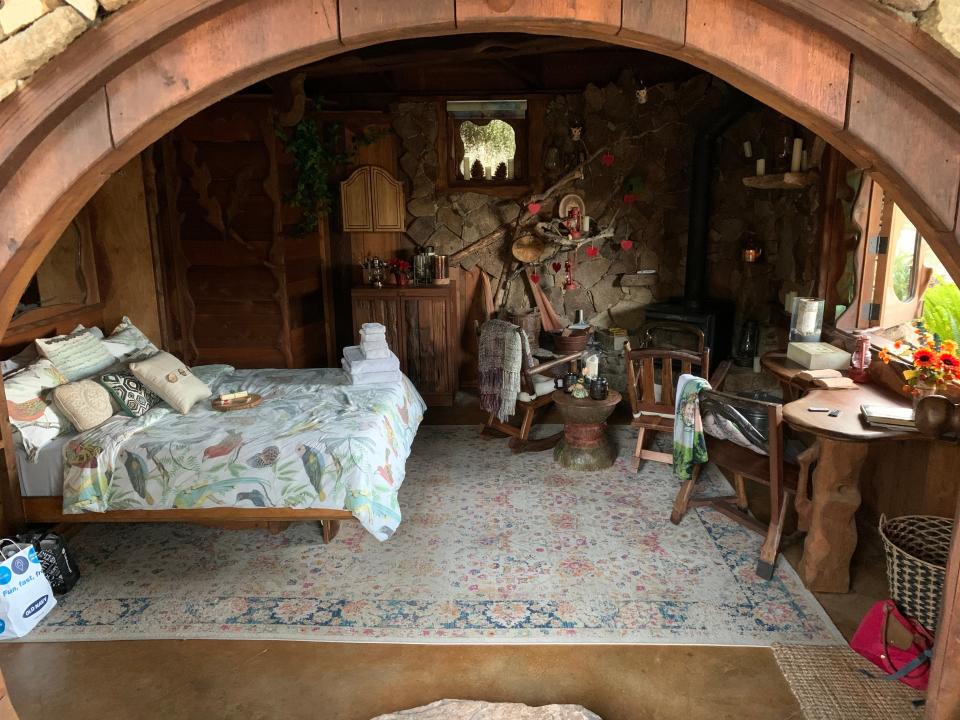 Fiona Chandra, the interior of the Hobbit House, "I paid $412 to Stay in a Hobbit House."