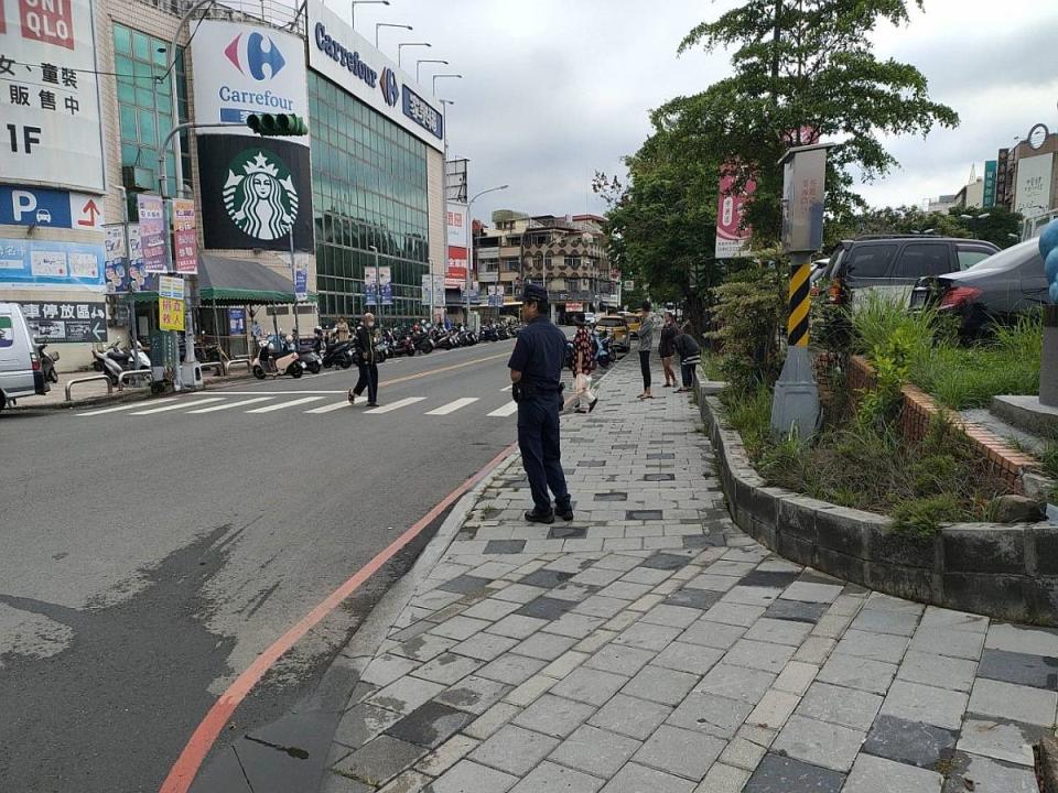 南投縣警局從6月11日起到13日實施「不停讓行人大執法」。（圖：縣警局提供）