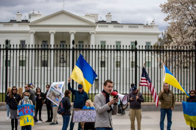 Members of United Help Ukraine and other activists hold a rally outside the White House on March 20. (Photo: Tasos Katopodis via Getty Images)