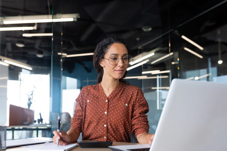 A financial advisor looks up requirements for the CFP certification.