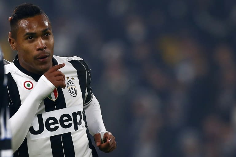 Juventus' Brazilian defender Alex Sandro celebrates after scoring during the Italian Serie A football match against Atalanta on December 3, 2016