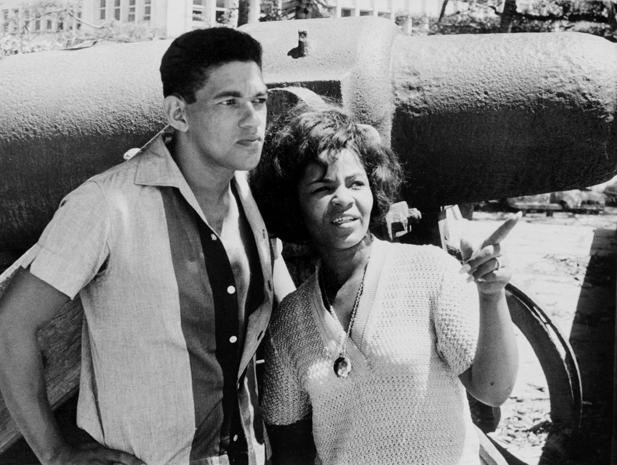 FILE - Footballer Garrincha and samba singer Elza Soares are pictured together, date unknown. Elza Soares has died on Thursday, Jan. 20, 2022. (AP Photo, File)