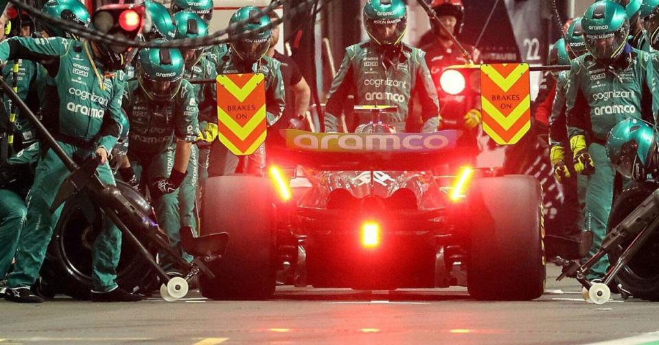 Fernando Alonso pits, rear jack. Saudi Arabia March 2023 Photo Credit: Alamy