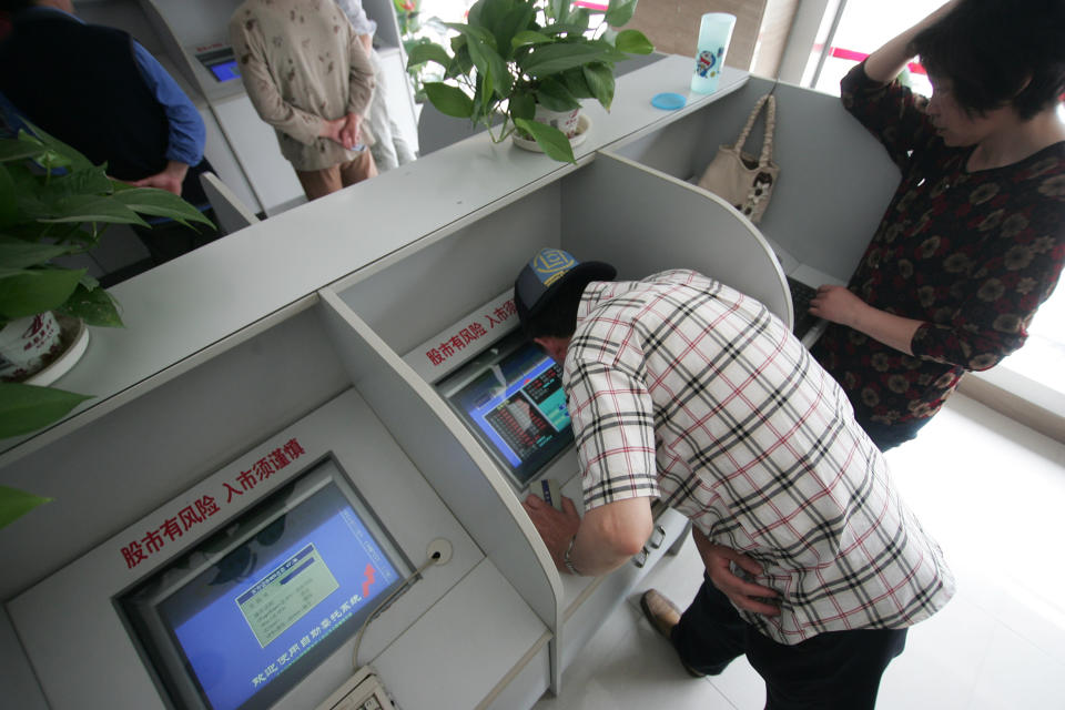 Investors look at the stock price monitors at a private securities company Tuesday May 15, 2012 in Shanghai, China. Asian stock markets were mostly lower Tuesday, rattled by a political impasse in Greece that could lead the debt-stricken country to a destabilizing exit from the euro currency union. (AP Photo)