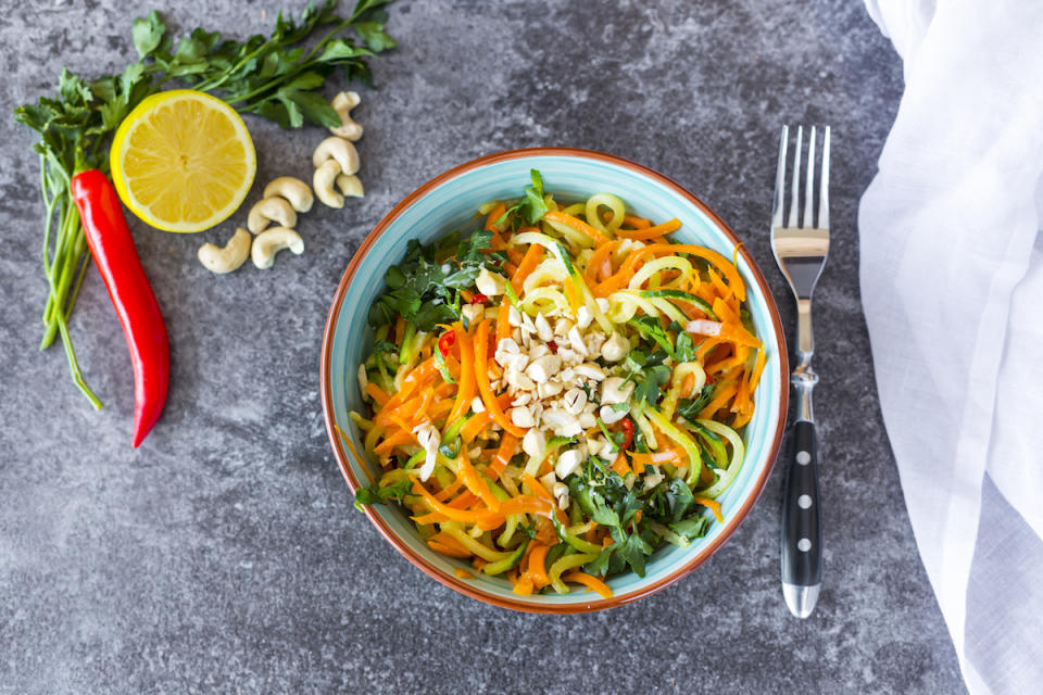 KAROTTENSALAT MIT ORANGEN-KOKOS-DRESSING