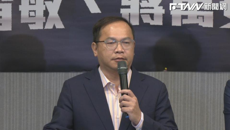 揚言公布不出席議員姓名。對立委王育敏不滿被控「5秒散會」揚言提告，王義川今天再公布影片為證(攝影／于家豪)