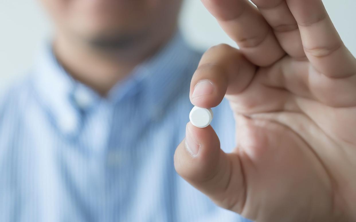 Laut einer "Playboy"-Umfrage wäre die Mehrheit der Männer in Deutschland bereit, die "Pille für den Mann" zu nehmen - solange die Nebenwirkungen gering ausfallen. (Bild: iStock / juststock)