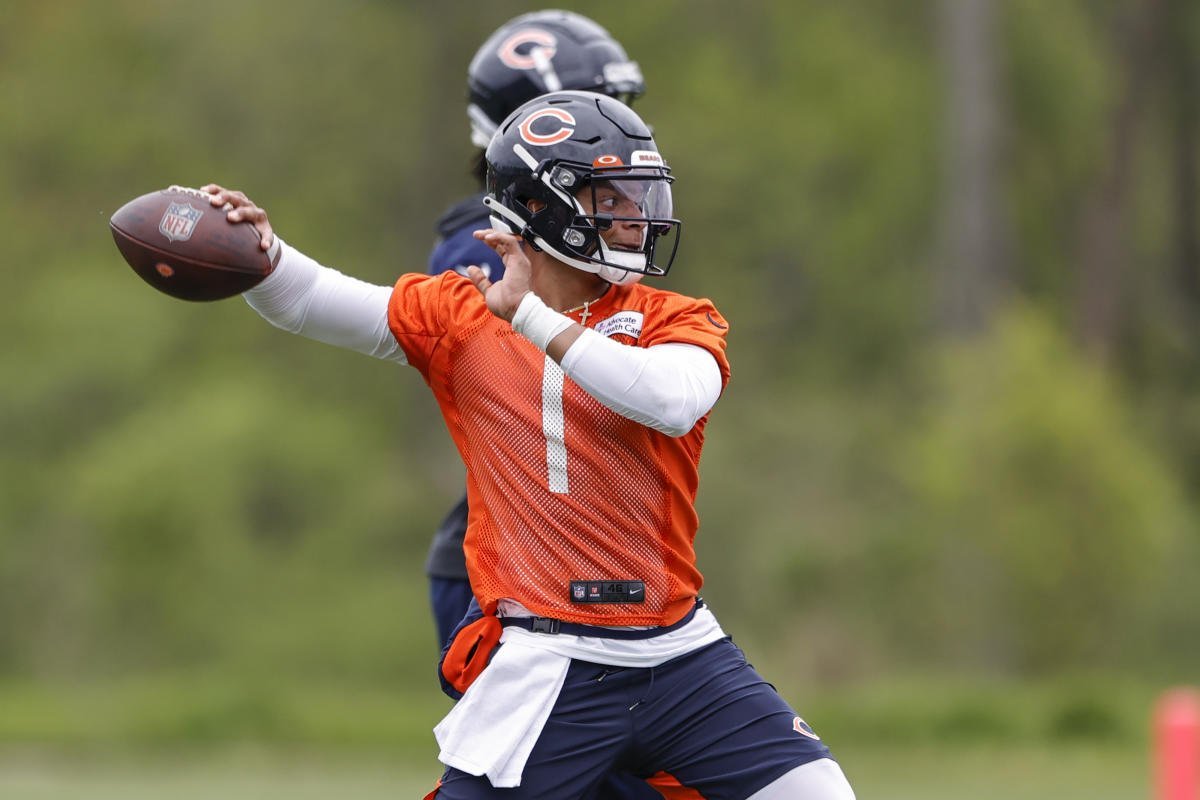 First look at QB Justin Fields wearing his Bears uniform
