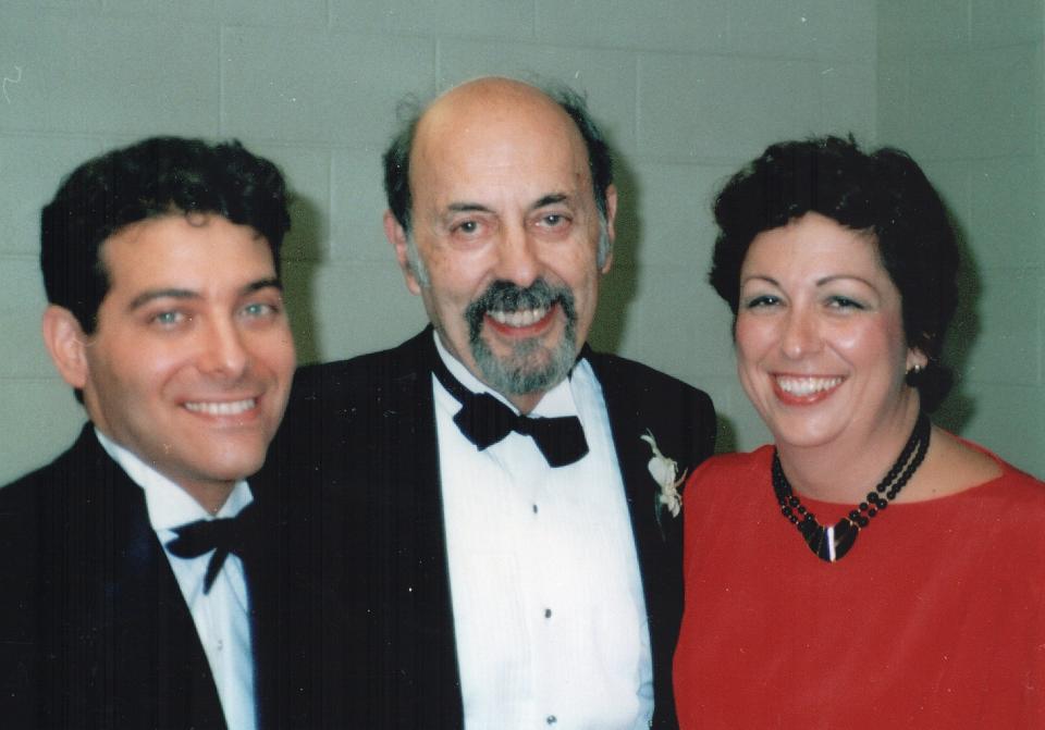 Left to right: Singer-pianist Michael Feinstein, a Columbus native who got his start at Gallery Players, with Artist-in-Residence Harold Eisenstein and Gallery veteran supporter Pam Scheer in 1987 at the Jewish Community Center.