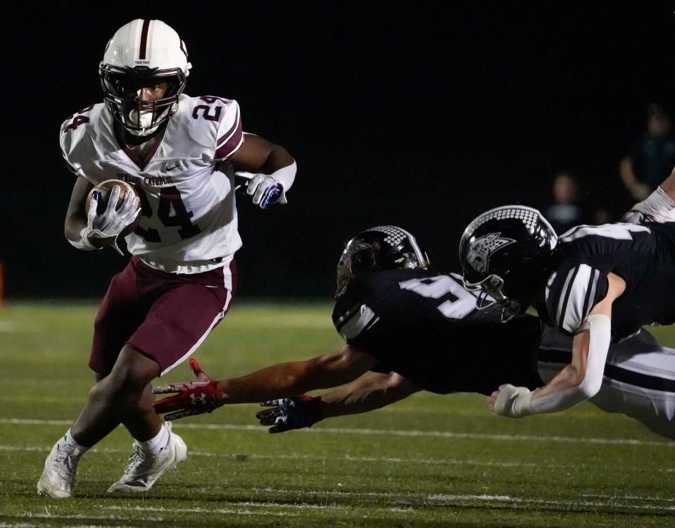 Dowling Catholic junior running back Ra’Shawd Davis is looking to help push the Maroons into the state semifinals.