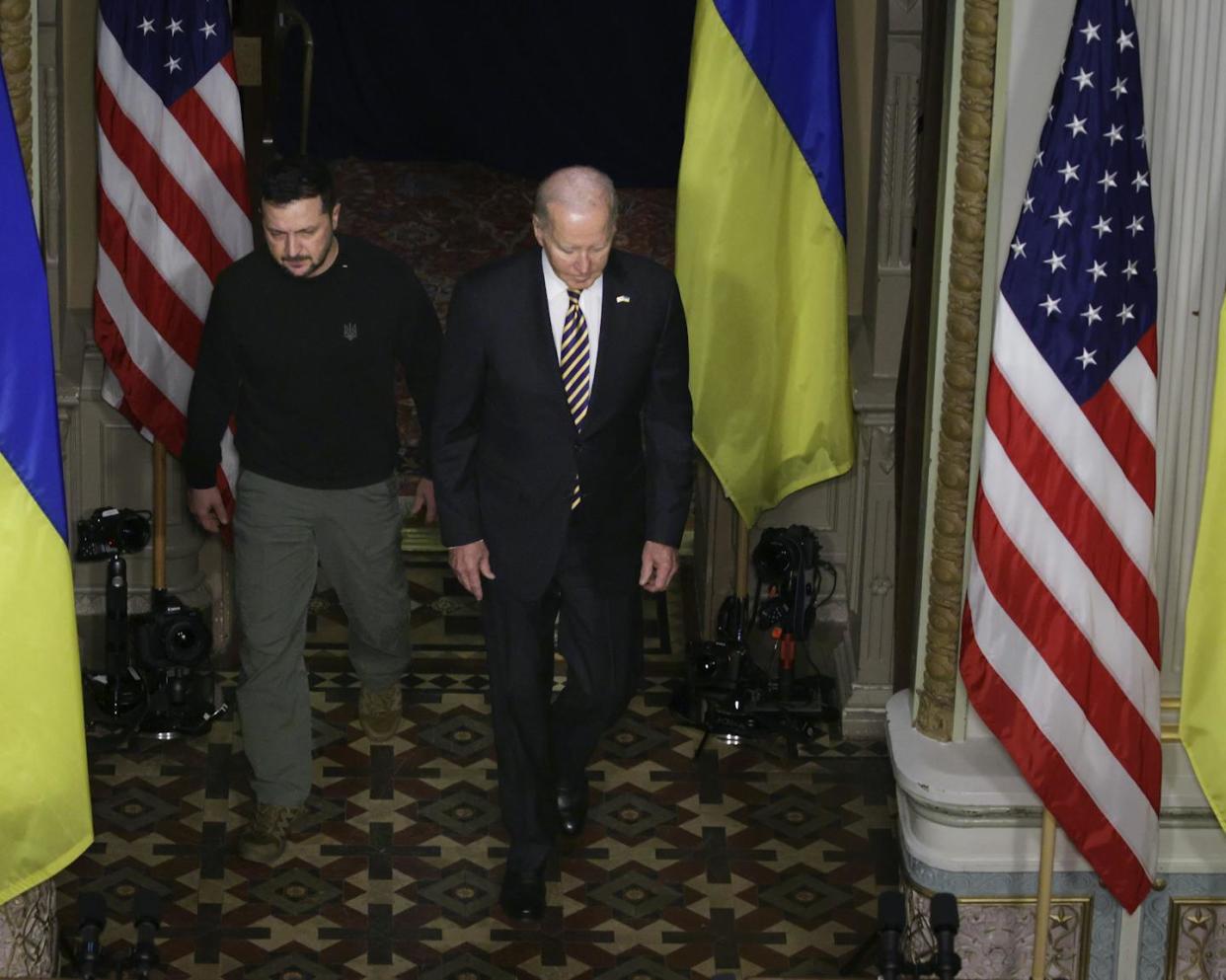 Ukrainian President Volodymyr Zelenskyy and U.S. President Joe Biden arrive for a news conference on Dec. 12, 2023, in Washington, D.C. <a href="https://www.gettyimages.com/detail/news-photo/ukrainian-president-volodymyr-zelensky-and-u-s-president-news-photo/1850678207?adppopup=true" rel="nofollow noopener" target="_blank" data-ylk="slk:Alex Wong/Getty Images;elm:context_link;itc:0;sec:content-canvas" class="link ">Alex Wong/Getty Images</a>