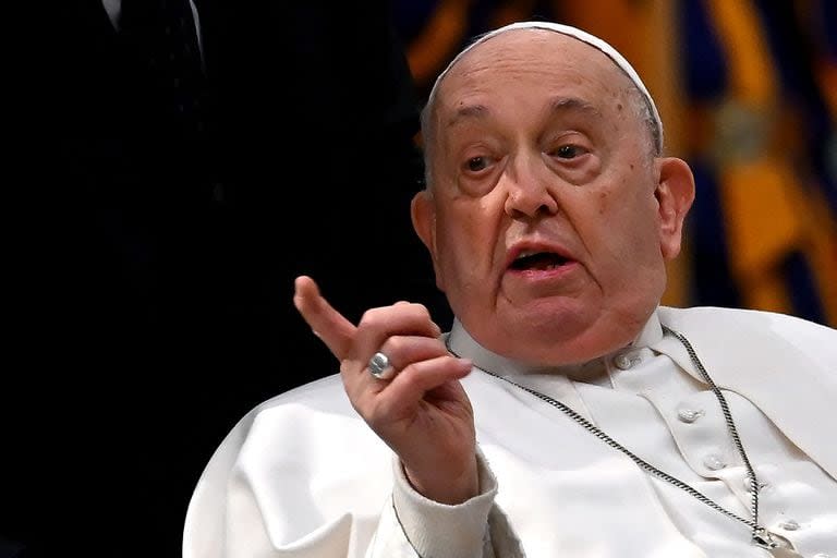 El Papa Francisco preside las vísperas, en la solemnidad de la conversión de San Pablo, en la Basílica de San Pablo Extramuros en Roma el 25 de enero de 2024.