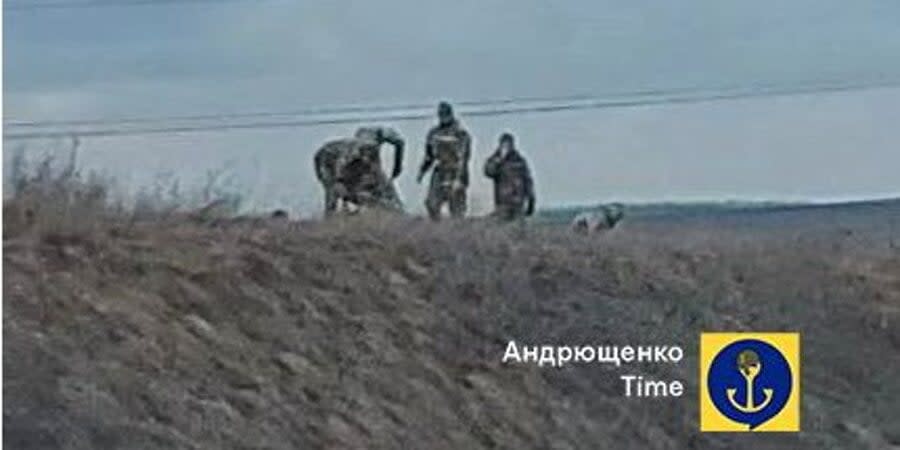 Russians fortifying positions along Mariupol-Donetsk highway
