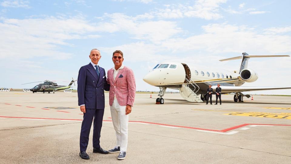 Ferretti and Flexjet sign a partnership for a yacht and aircraft agreement. 