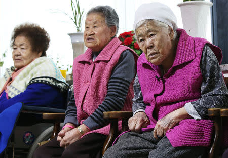 Former South Korean "comfort women" watch a news report as they wait for the result of meeting between foreign ministers of South Korea and Japan at the "House of Sharing," a special shelter for former "comfort women", in Gwangju, South Korea, December 28, 2015. REUTERS/Hong Ki-won/Yonhap