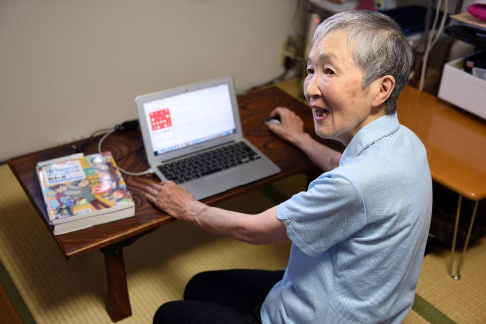 Masako Wakamiya, una programadora japonesa de 82 años, habla durante una entrevista con la AFP en Fujisawa, Japón, el 13 de julio de 2017 (AFP | Kazuhiro Nogi)