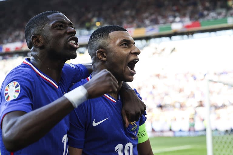 Kylian Mbappé volvió a jugar para Francia tras la fractura de nariz que sufrió en el primer partido y anotó el empate vs. Polonia