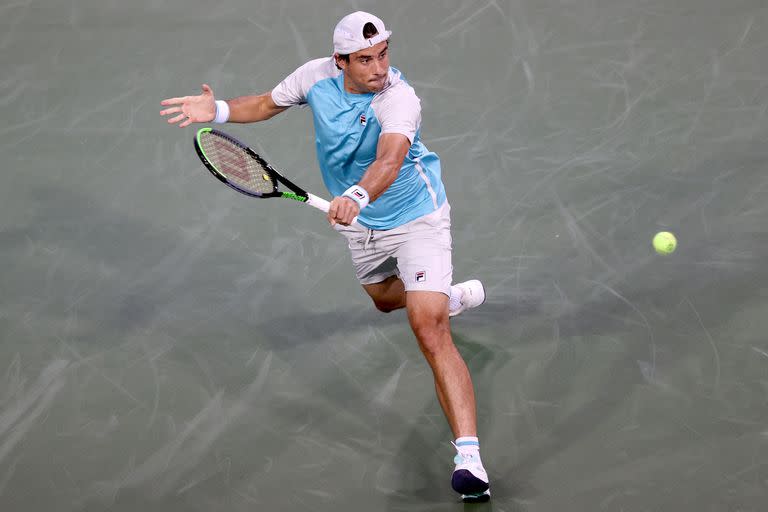 MASON, OHIO - 15 DE AGOSTO: Guido Pella de Argentina devuelve un tiro a David Goffin de Bélgica durante el Western & Southern Open en el Lindner Family Tennis Center el 15 de agosto de 2021 en Mason, Ohio. Matthew Stockman / Getty Images / AFP (Foto de MATTHEW STOCKMAN / GETTY IMAGES NORTH AMERICA / Getty Images a través de AFP)