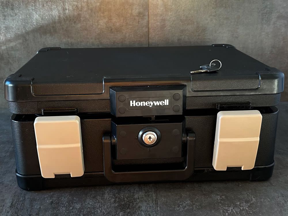 honeywell fire safe waterproof safe box chest with carry handle