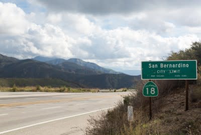 california, hazy, foggy, san bernardino, travel, dramatic, sign, valley, signpost, hills, highway, viewpoint, hillside, route 18, mountainous, high, city, mountain, city limits,