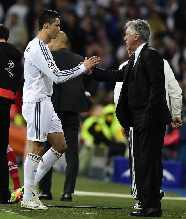 Real Madrid forward Cristiano Ronaldo (L) leaves the pitch congratulated by Italian coach Carlo Ancelotti during the UEFA Champions League semifinal first leg football match Real Madrid CF vs FC Bayern Munchen in Madrid on April 23, 2014