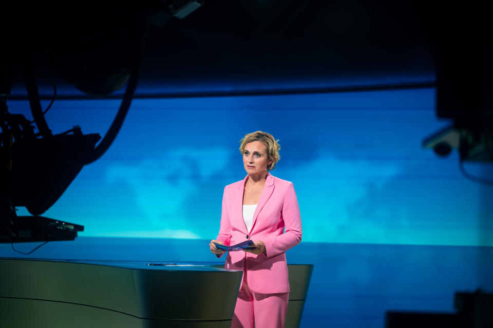Moderatorin Caren Miosga während ihrer letzten "Tagesthemen"-Sendung im Oktober.  - Copyright: picture alliance/dpa | Jonas Walzberg