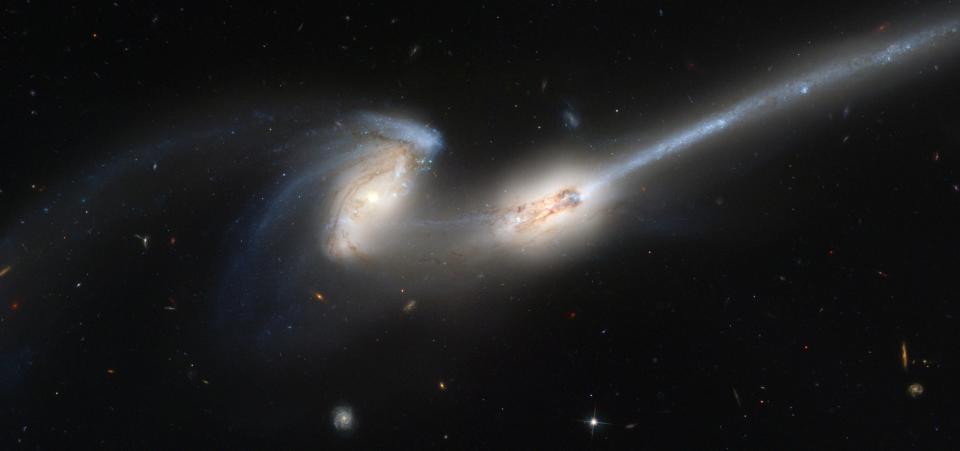 galaxies collide collision tidal tail galaxy mice