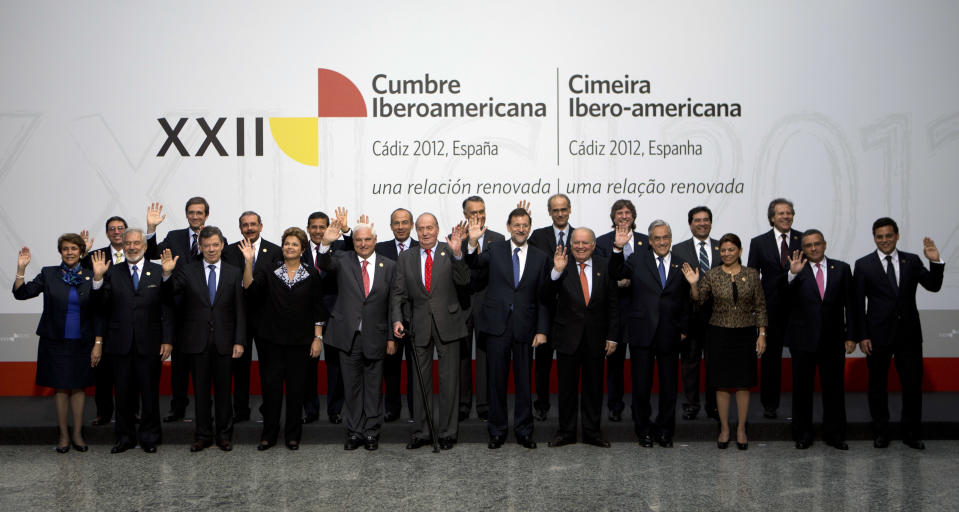 Iberoamerican leaders pose for a group photo at the XXII Iberoamerican summit in the southern Spanish city of Cadiz, Saturday, Nov. 17, 2012. From left to right: Vice minister foreigner relations Mirella Aguero de Corrals of Honduras, Foreigner Minister Bruno Rodriguez of Cuba, Foreigner Minister Samuel Santos of Nicaragua, Prime Minister Pedro Pasos Coelho of Portugal, President Juan Manuel Santos of Colombia, President Danilo Medina of Dominican Republic, President Dilma Rousseff of Brasil, President Ollanta Humala of Peru, President Ricardo Martinelli of Panama, President Felipe Calderon of Mexico, Spain’s King Juan Carlos, President Anival Cavaco Silva of Portugal, Spain’s Prime minister Mariano Rajoy, Prime Minister Antoni Marti Petit of Andorra, Iberoamerican Secretary General Enrique Iglesias, Vice president Amado Boudou of Argentine, President Sebastian Pinyera of Chile, Foreign Minister Harrold Caballeros of Guatemala, President Laura Chinchilla of Costa Rica, Foreign Minister Luis Leonardo Almagro of Uruguay, President Mauricio Funes of El Salvador, Vice minister Temir Porras of Venezuela. (AP Photo/Emilio Morenatti)