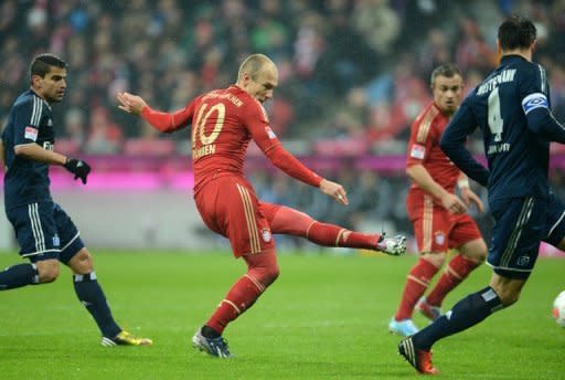 Bayern München hat seine Fans mit einer Fußball-Gala der Extraklasse für die entgangene vorzeitige Meisterfeier entschädigt und eine eindeutige Kampfansage an Champions-League-Gegner Juventus Turin geschickt. Die Bayern fügten dem heillos überforderten Hamburger SV beim 9:2 (5:0) die höchste Niederlage in 50 Jahren Bundesliga zu und feierten selbst ihren vierthöchsten Sieg (zweimal 9:0, einmal 11:1)