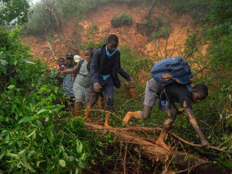 Zimbabwe landslide kills school pupils as Cyclone Idai death toll rises past 150