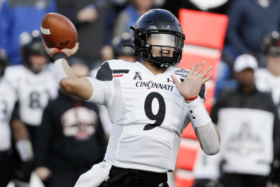 Cincinnati quarterback Desmond Ridder (9) passes against Memphis during the first half of an NCAA college football game for the American Athletic Conference championship Saturday, Dec. 7, 2019, in Memphis, Tenn. (AP Photo/Mark Humphrey)