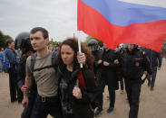 <p>Riot police detain demonstrators during an anti-corruption protest in central St. Petersburg, Russia, June 12, 2017. (Anton Vaganov/Reuters) </p>