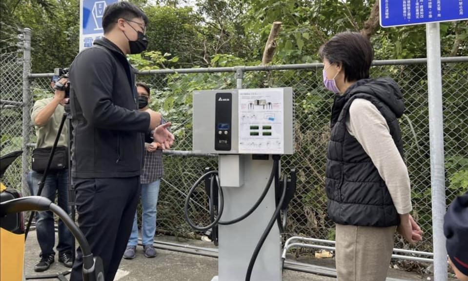 黃珊珊》大直計程車招呼站 電動充電站正式啟用